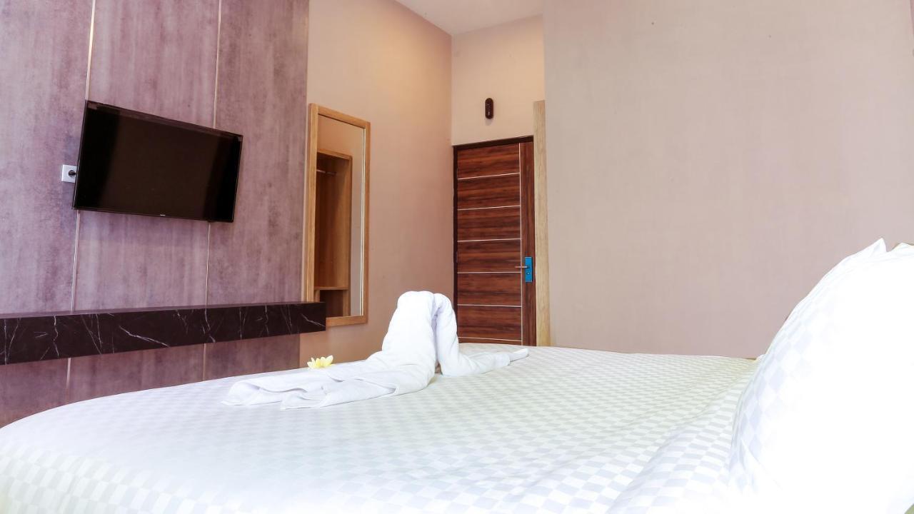 Giri Palma Hotel Malang Exterior foto