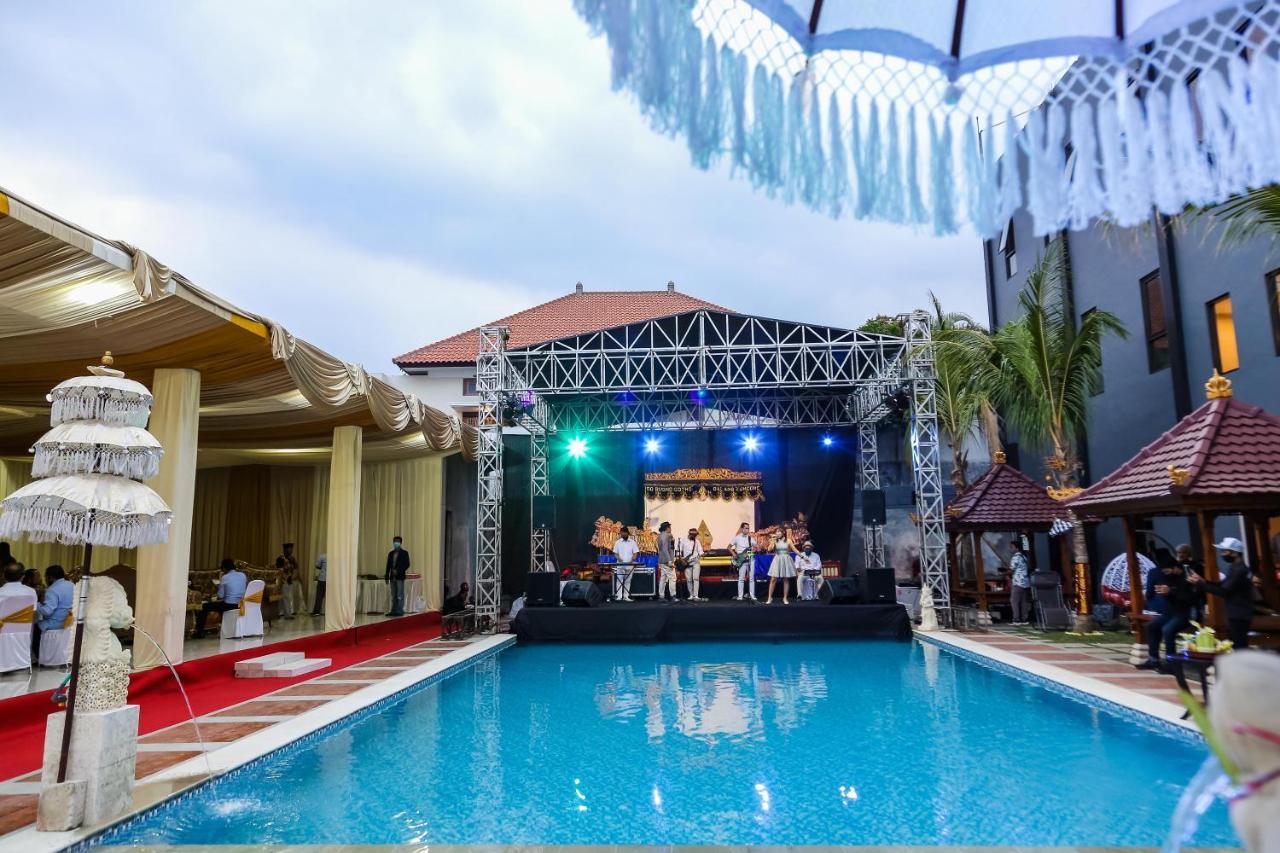Giri Palma Hotel Malang Exterior foto