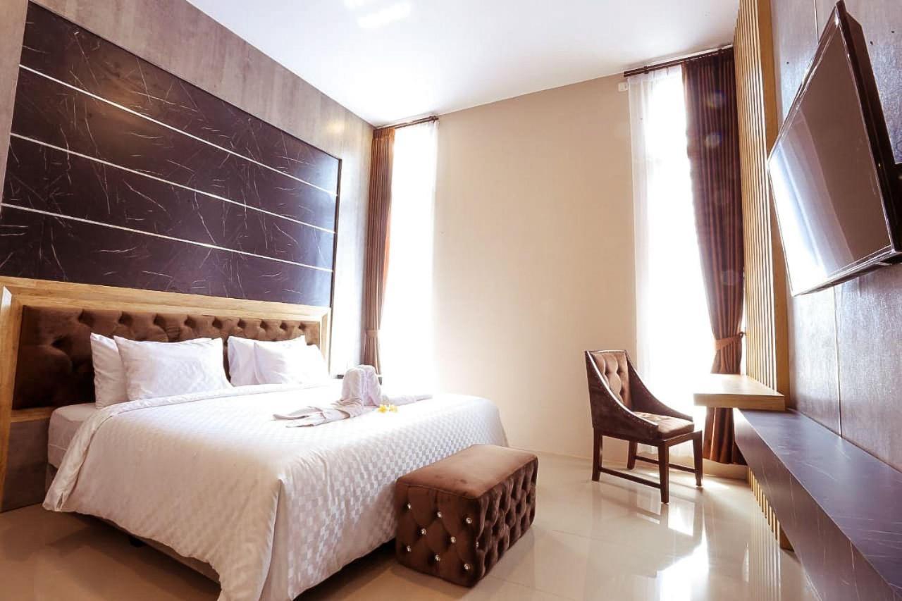 Giri Palma Hotel Malang Exterior foto
