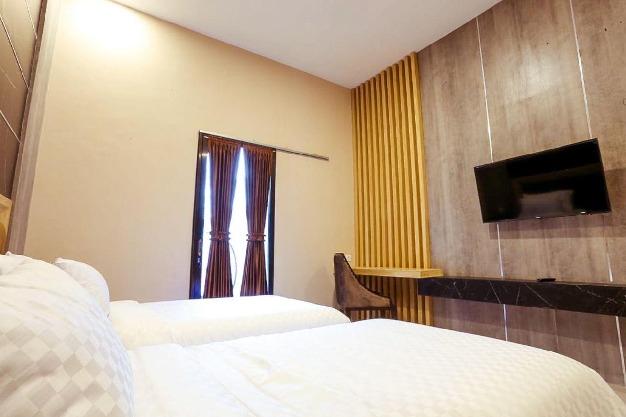 Giri Palma Hotel Malang Exterior foto