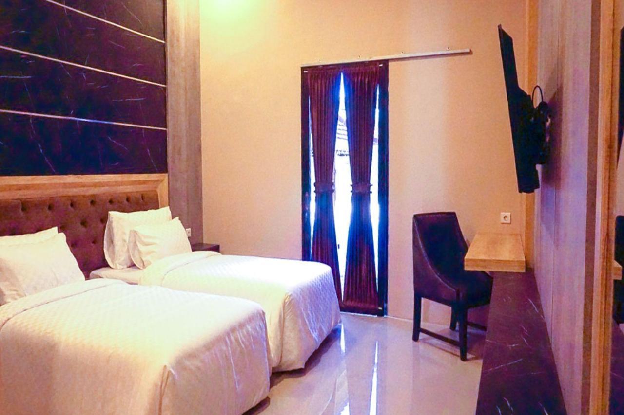 Giri Palma Hotel Malang Exterior foto