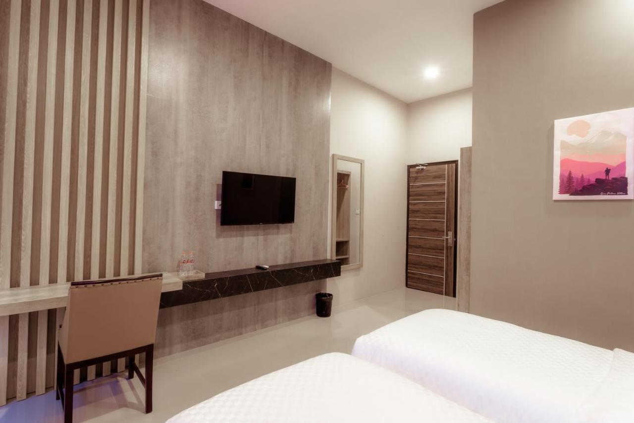 Giri Palma Hotel Malang Exterior foto