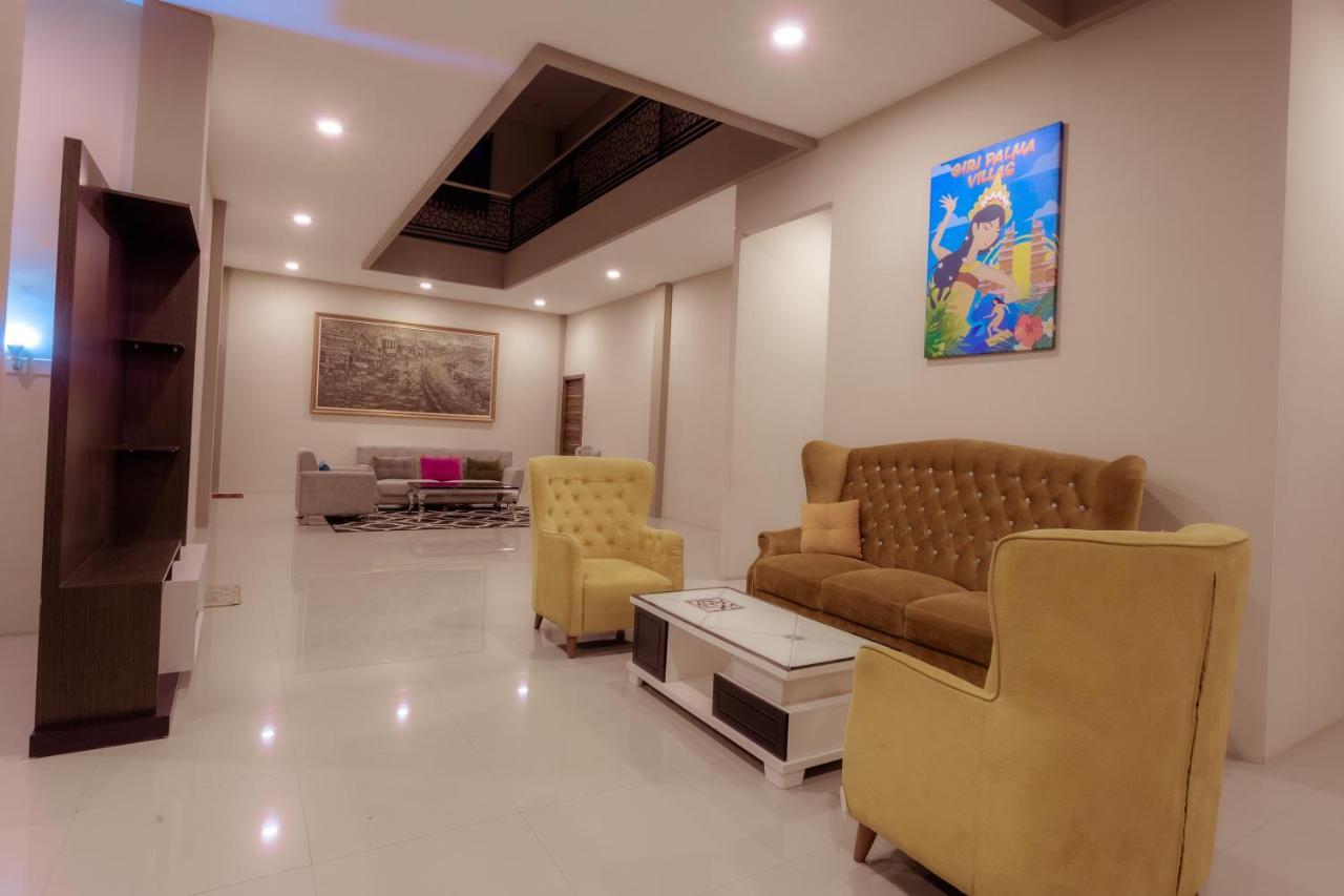 Giri Palma Hotel Malang Exterior foto