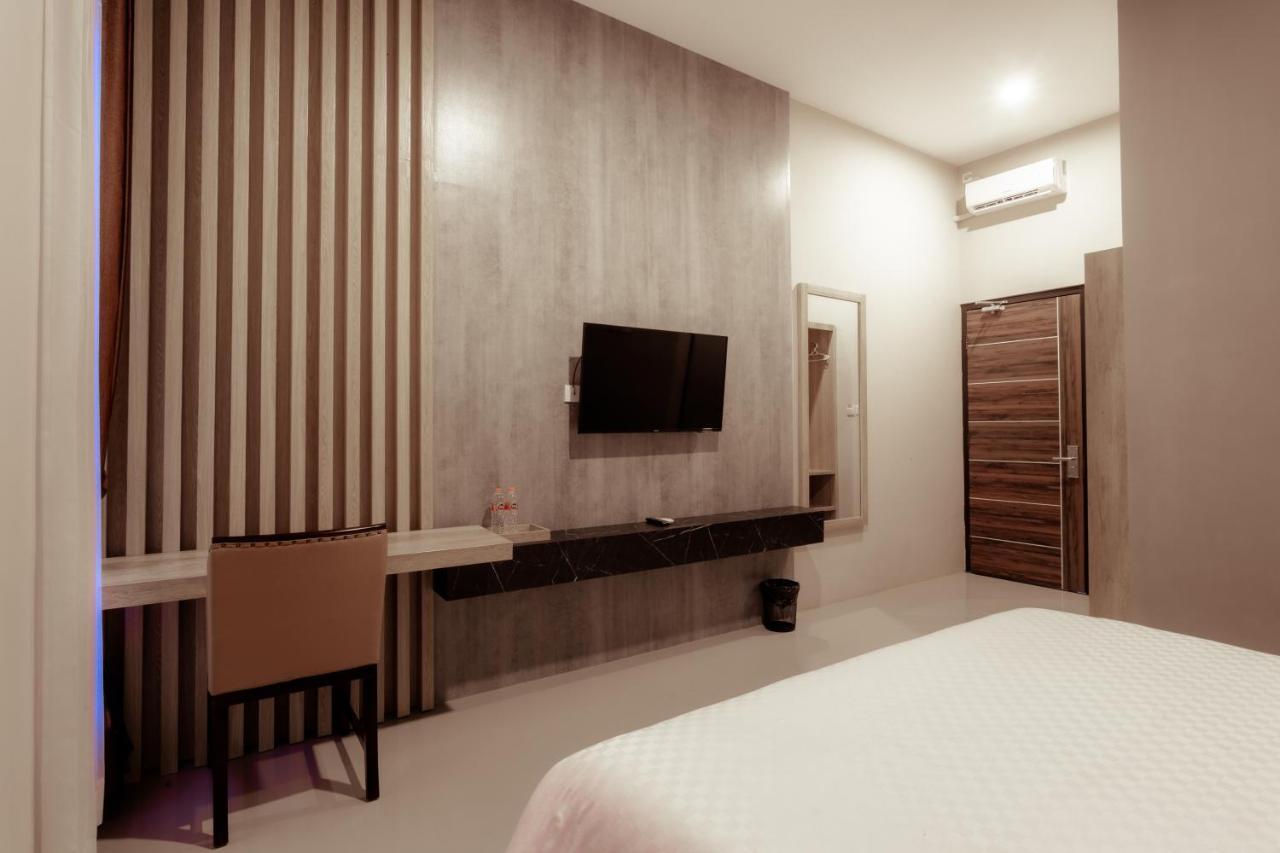 Giri Palma Hotel Malang Exterior foto