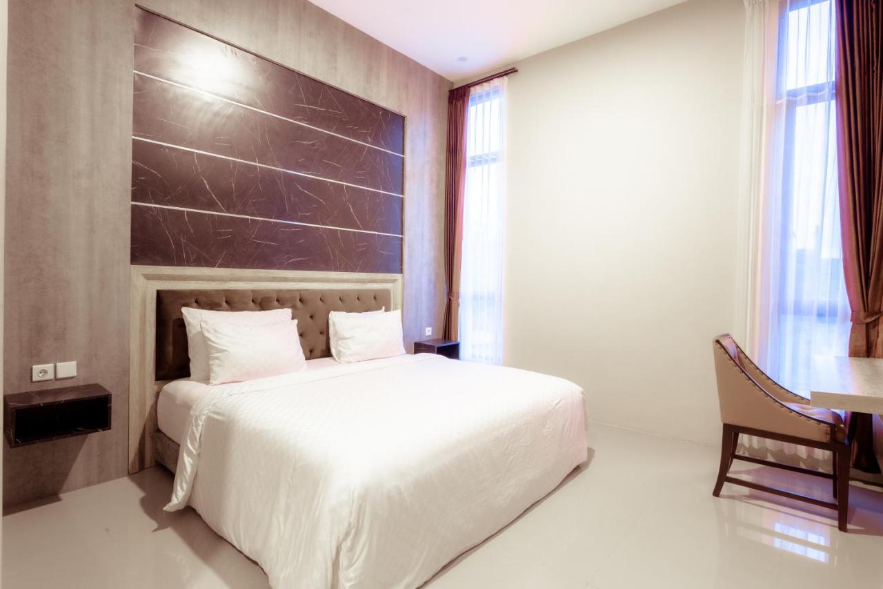 Giri Palma Hotel Malang Exterior foto
