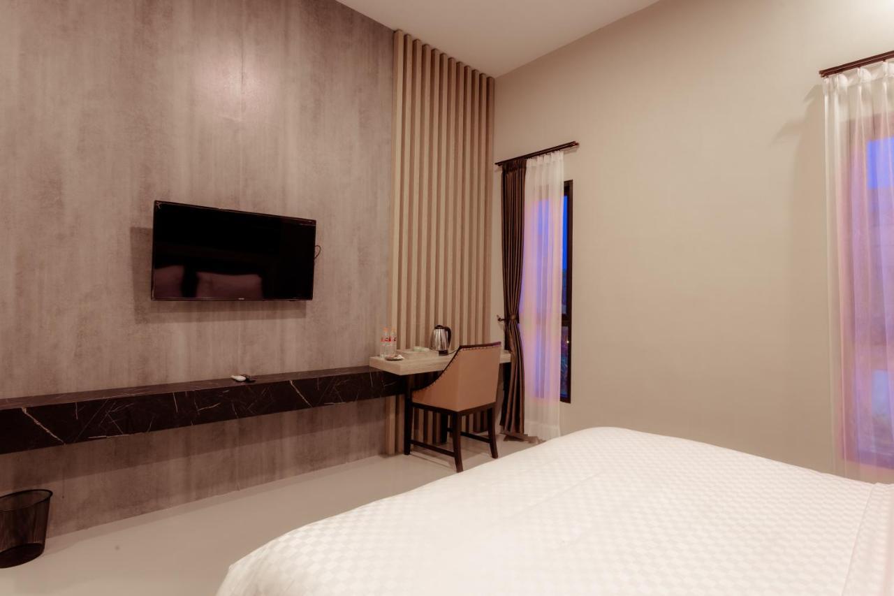 Giri Palma Hotel Malang Exterior foto
