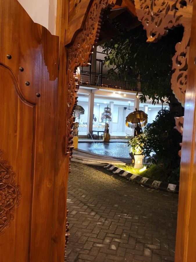 Giri Palma Hotel Malang Exterior foto